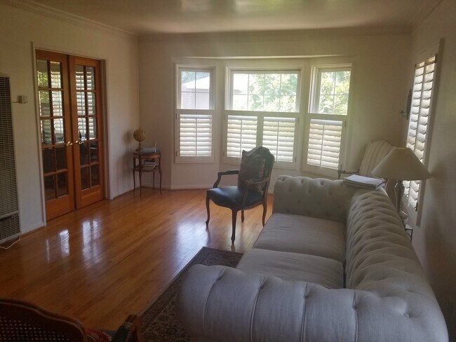 Foto del edificio - 15038 Dickens St