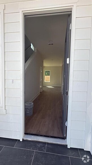 Building Photo - 833 Dorchester St