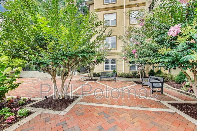 Foto del edificio - 11750 Old Georgetown Rd