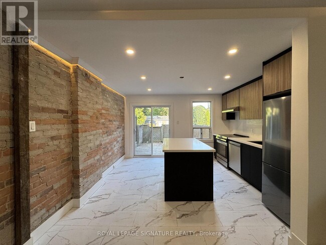 Building Photo - 25 Firstbrooke Rd