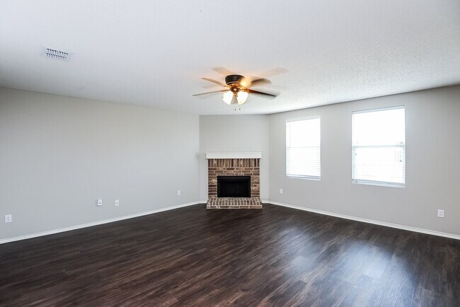 Foto del edificio - 2999 Fallbrook Dr