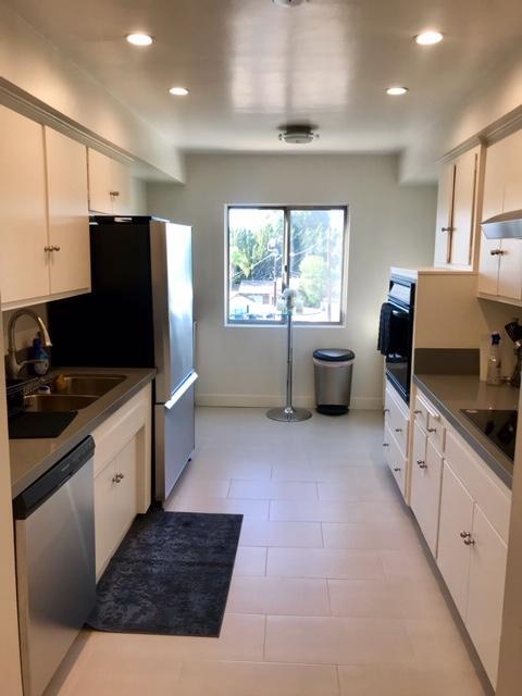 Building Photo - 12955 Riverside Dr