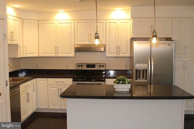 Building Photo - 60 W State St