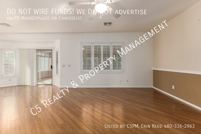 Foto del edificio - 1413 E Peach Tree Dr