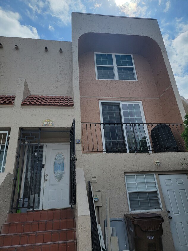Foto del edificio - 1078 W 42nd Pl