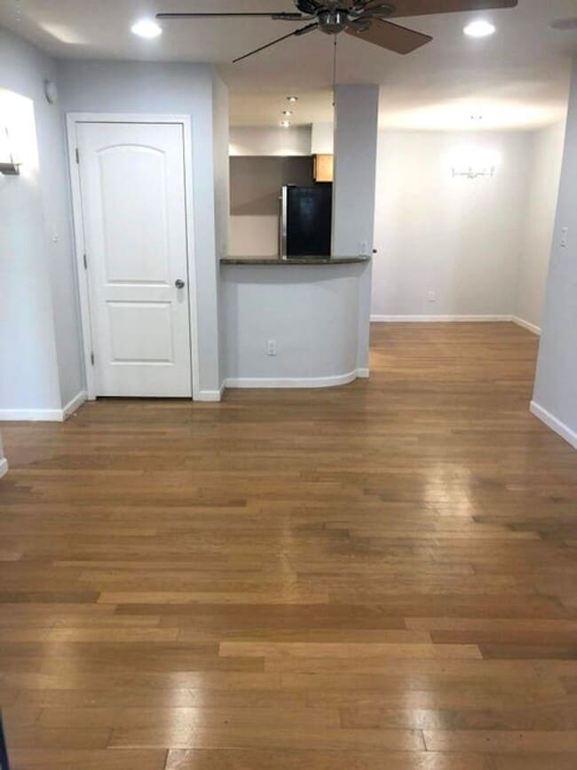 Building Photo - Welcome to your new cozy and spacious home!