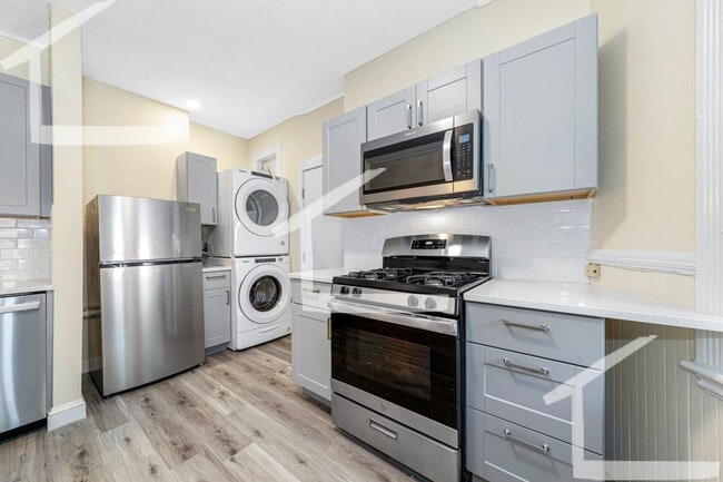 Building Photo - 9/1 Fully renovated 3BR in Oak Sq, w/d in unit!