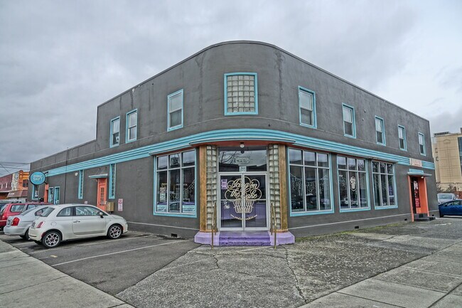 Building - 302 Flora St