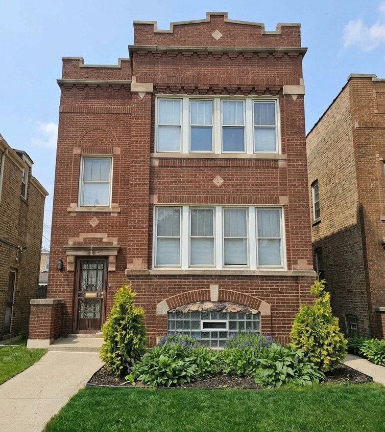 Photo - 5040 N Parkside Ave (Chicago, IL)