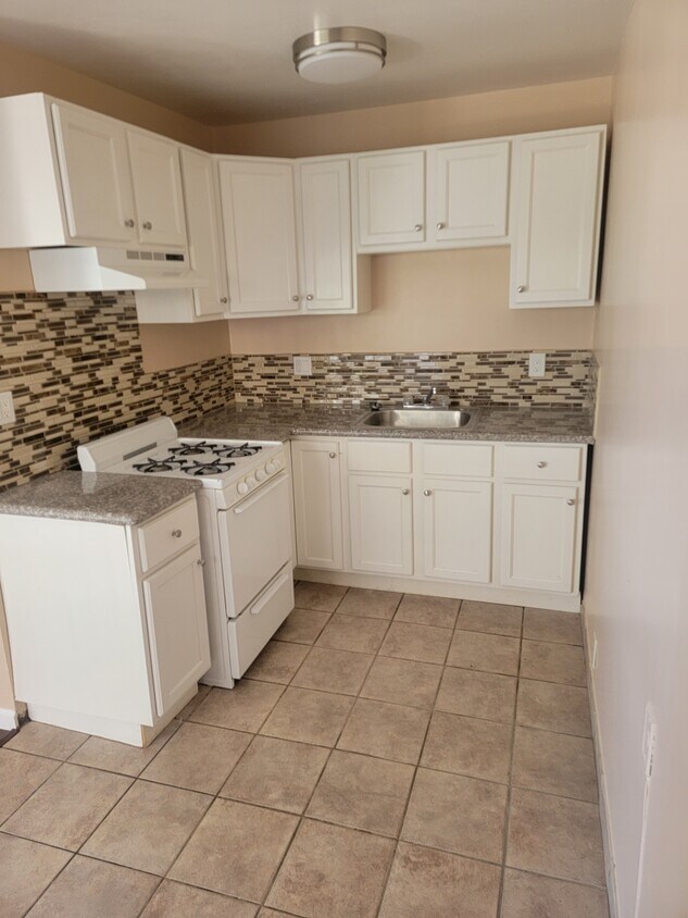 Kitchen - 3333 E Wilton St