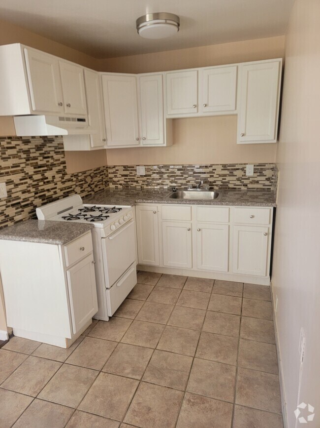 Southeast Signal Hill Apartments for Rent with a Balcony Signal Hill