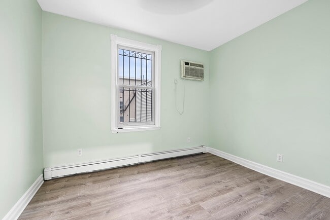 Building Photo - 259 Griffith St