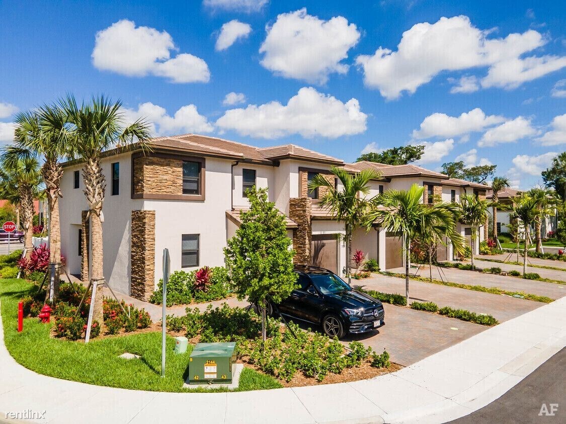 2 br, 3 bath Townhome Siena at Palm Aire... Townhome Rentals in