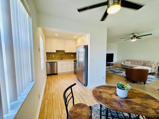 Foto del edificio - 230 Normandy Ln