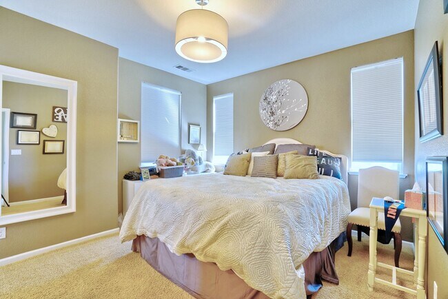 Building Photo - Light, Bright and Warm 2 Bedroom, 2.5 Bath...