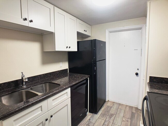 Foto del edificio - Margaret's Manor -  2 Bedroom, One Bathroo...