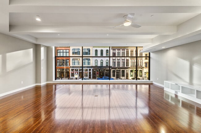 Peregrine 100-202 living/dining area with built in shelves - Peregrine 100