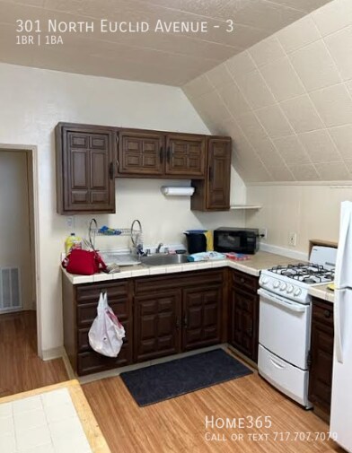 Building Photo - Lovely 1 bed 1 bath Unit!