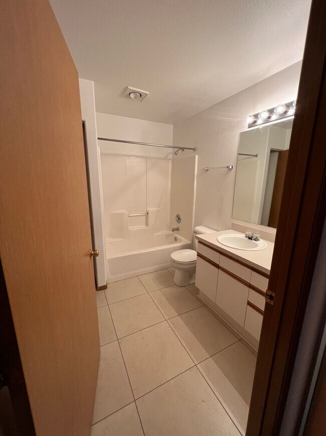 Foto del edificio - 1362 Brown St