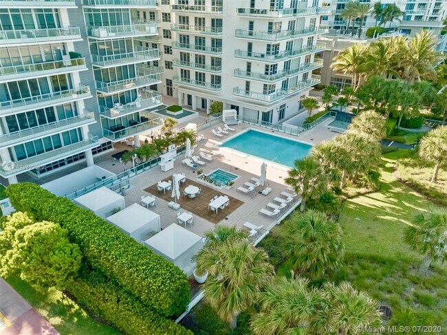 Building Photo - 3737 Collins Ave