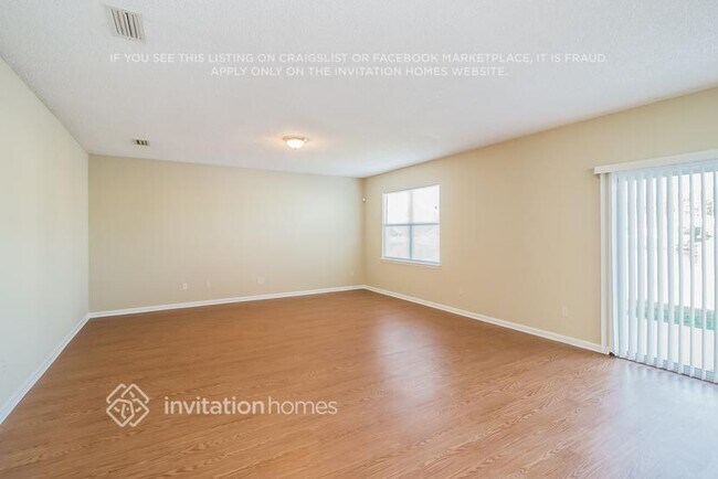 Foto del edificio - 1656 Hawkins Cove Dr E