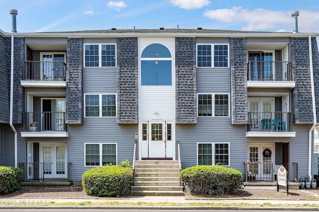 Building Photo - 98 Beachway Ave