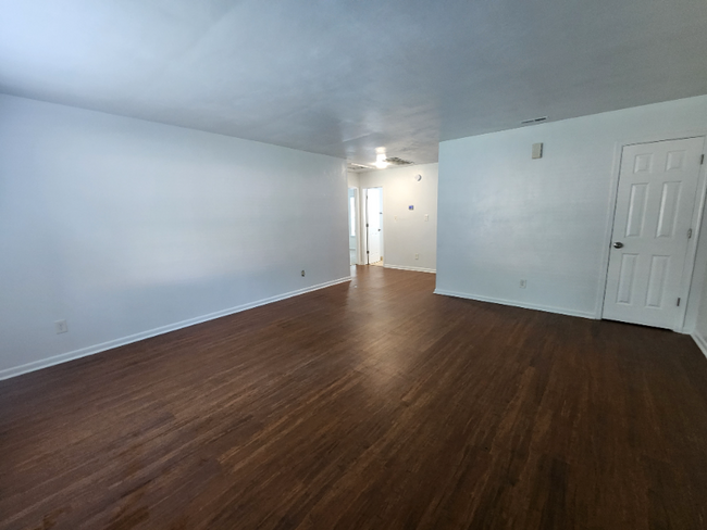 Building Photo - 300 Hurdle Dr