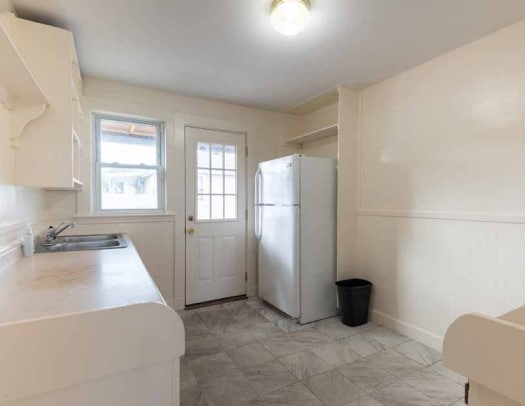 Building Photo - 25 5th Ave