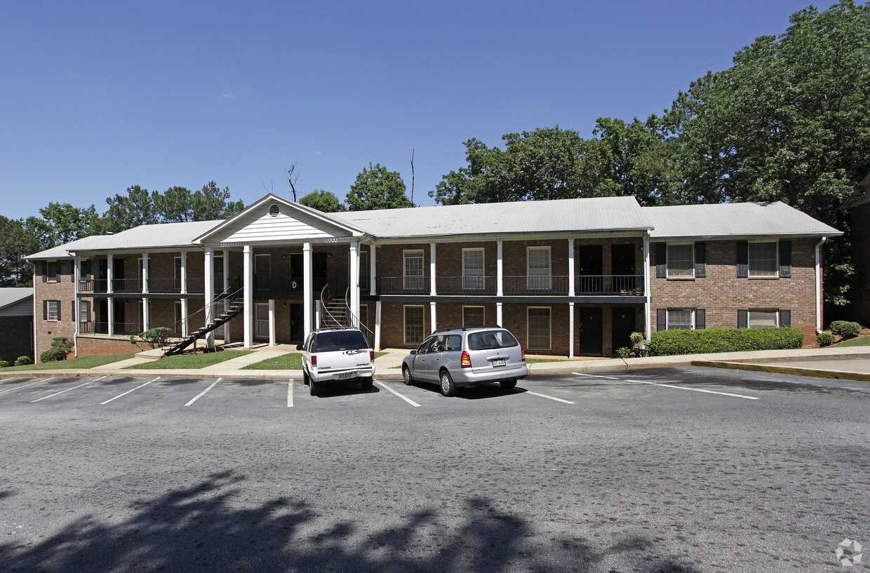 Primary Photo - Garden Court Apartments