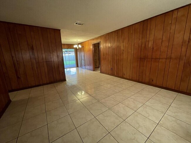Building Photo - 3057 Sorbonne Dr