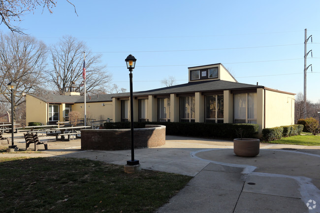 Building Photo - Holmecrest Homes