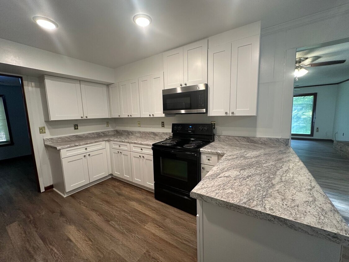 Foto principal - 6 BR 3 BA House in Colonial Hill Community