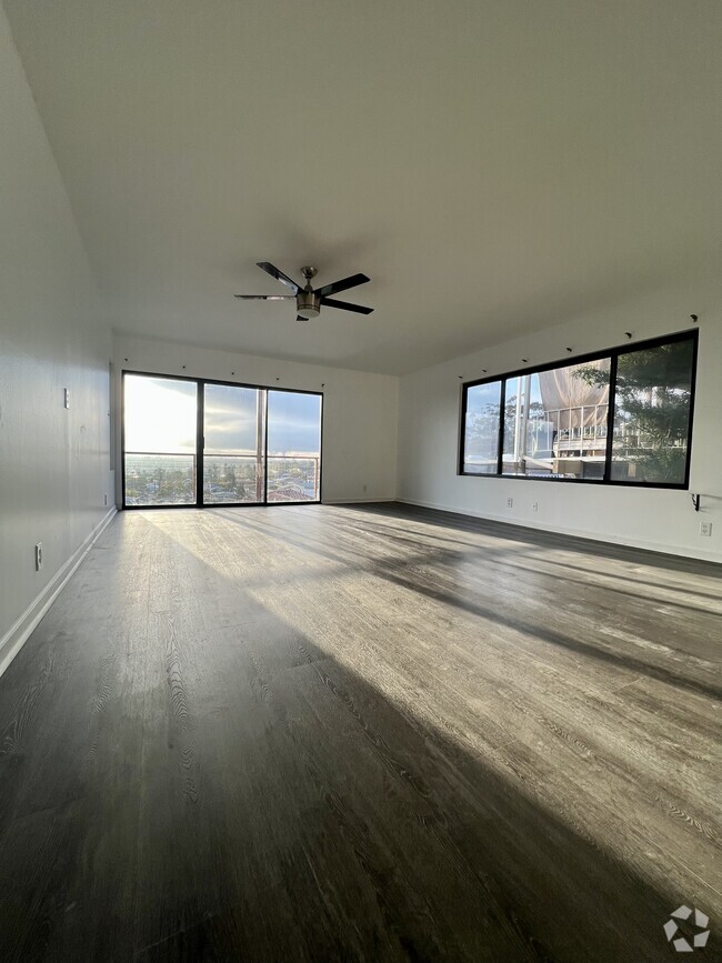 Building Photo - 2052 N Terrace Dr