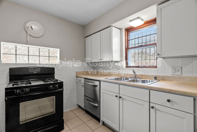 Building Photo - 4244 Giles Ave