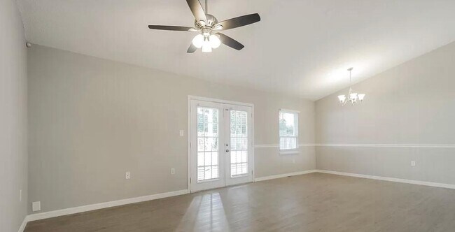 Building Photo - 555 Serenade Cir E