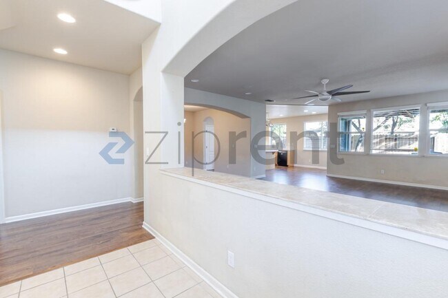 Foto del edificio - 3334 San Vicente Rd