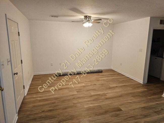 Building Photo - Beautiful One Level 2 Bedroom 2 Bath Home ...
