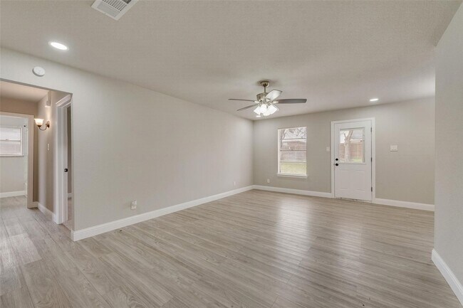 Foto del edificio - 4809 Jordan Park Dr