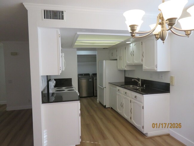 Foto del edificio - Clean well-maintained upstairs Condo, Gated Community