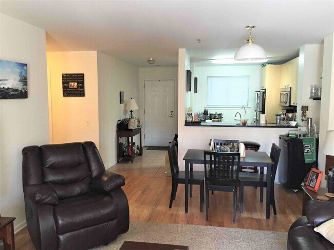 Foto del edificio - Live the Manayunk lifestyle you’ve been dr...