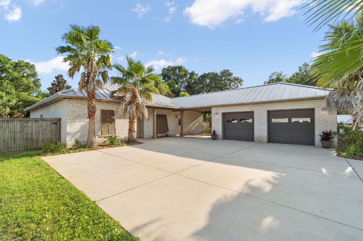 Primary Photo - 52 Okahatchee Cir SE