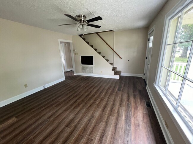 Foto del edificio - Cozy 2 Bedroom/ 1 Bath Cottage in West Nas...
