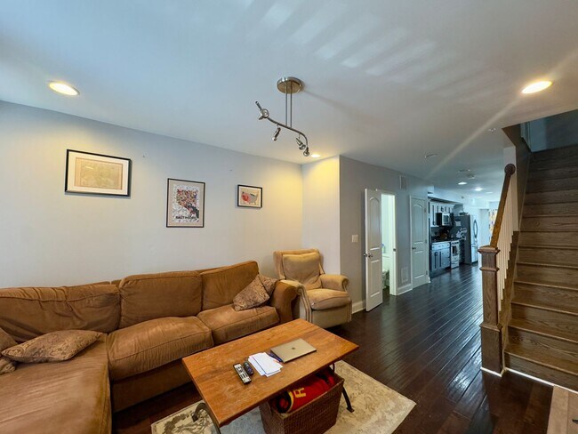 Foto del edificio - Charming 3Bed/3.5Bath Apartment in Riversi...