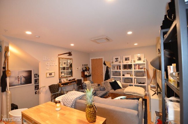 Foto del edificio - 1072 Thomas Jefferson St NW