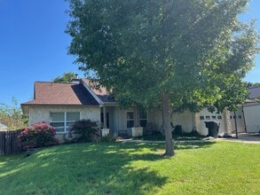 Building Photo - 610 Lupine Ln