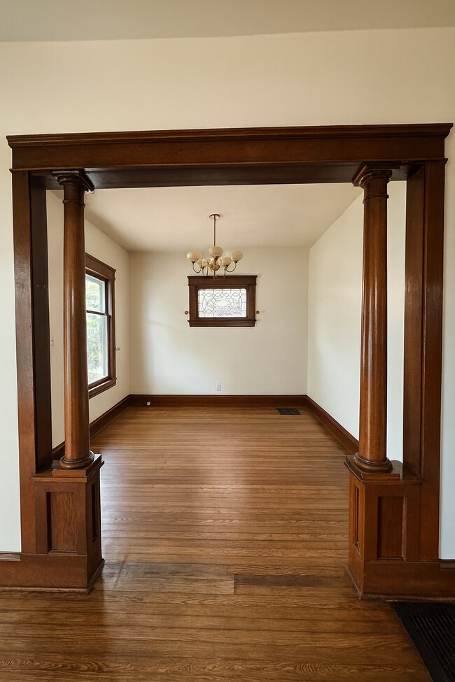 Building Photo - 4303 Woodbridge Ave
