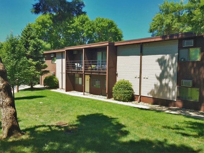 Brookside Apts 3220 W 4th St Wloo - Brookside Apartments