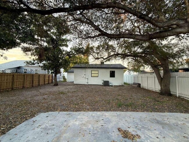 Photo - 854 NW 76th St House