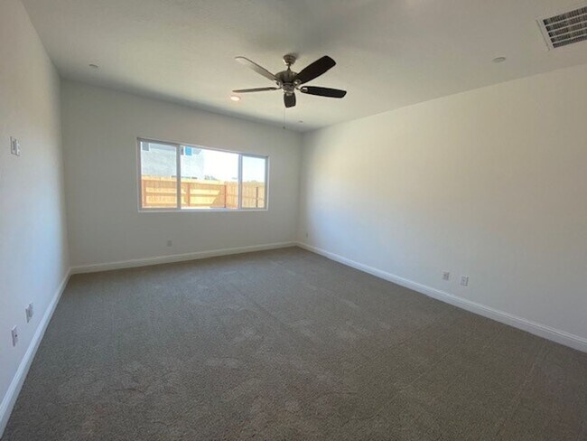 Building Photo - Lennar Home with Solar Available now for m...