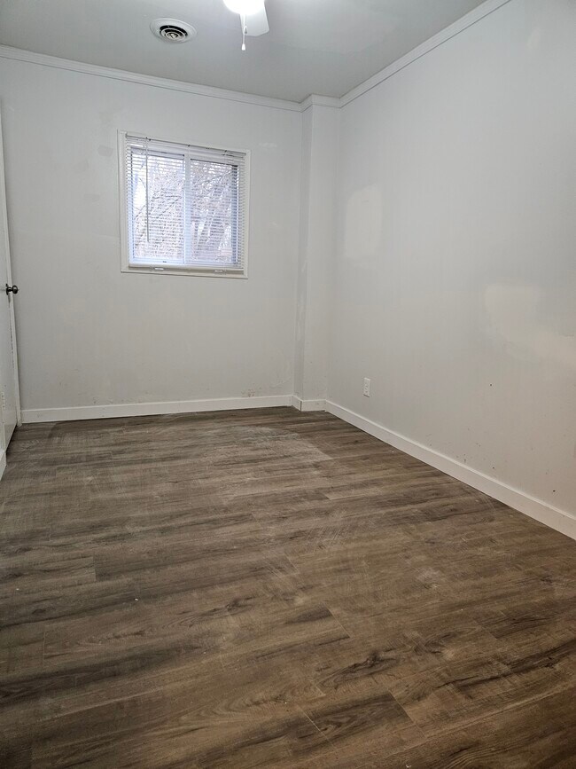 Foto del edificio - 6301 E 3rd Ave